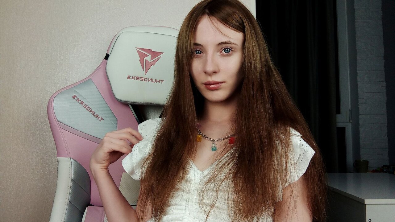 Join AdelinaCowel for Exclusive Live Webcam