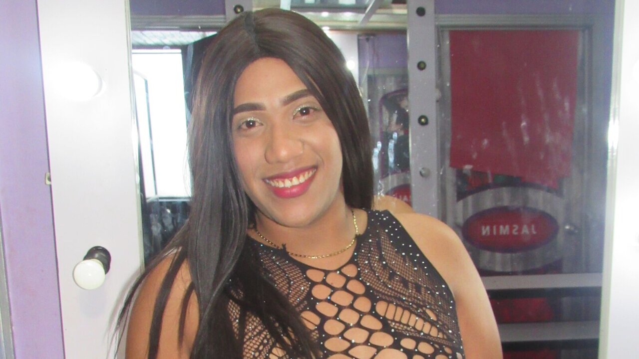 Join AleskaAllem for Exclusive Live Webcam