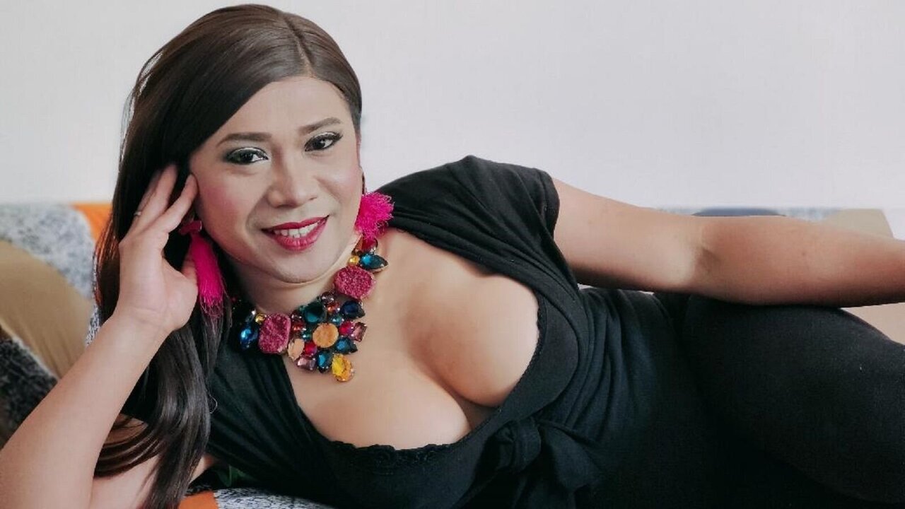 Join AthenaSantiago for Exclusive Live Webcam