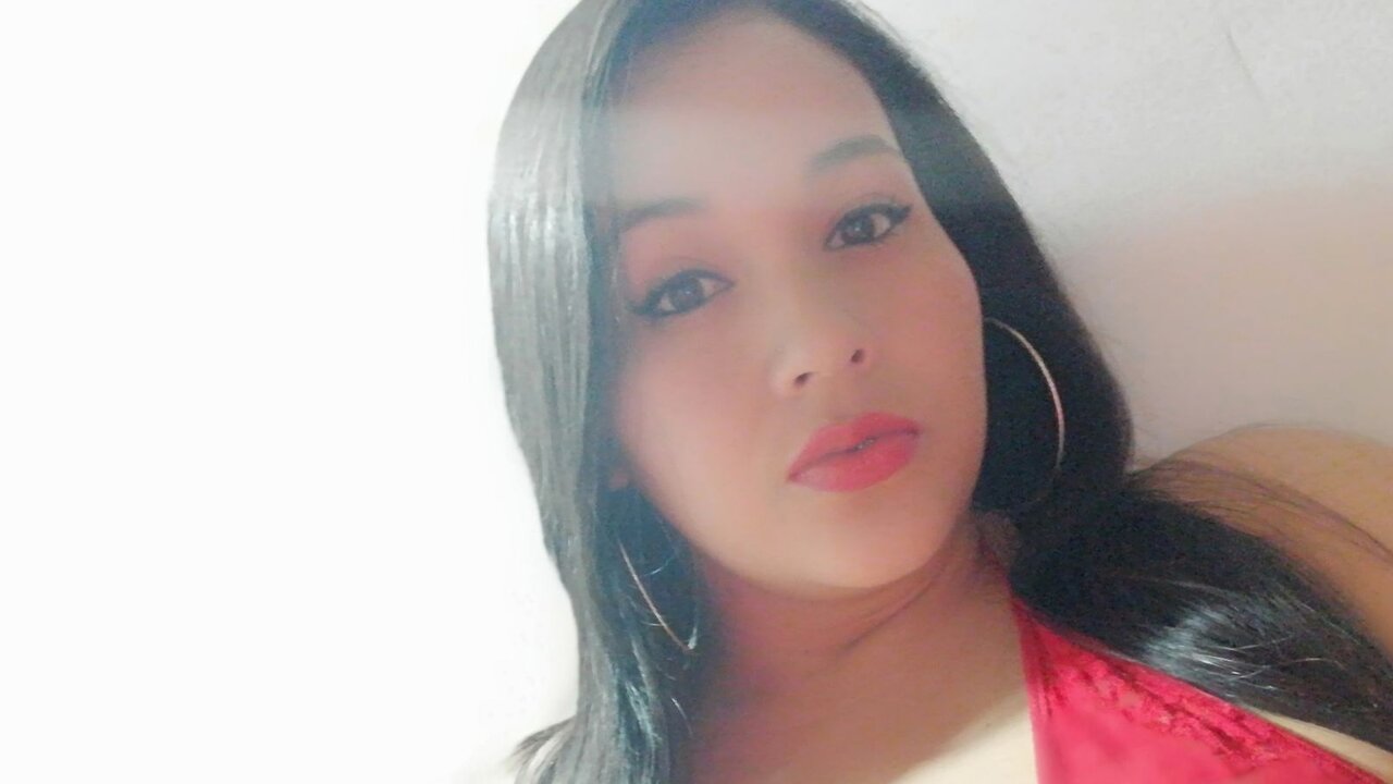 Join ElenaBeza for Exclusive Live Webcam