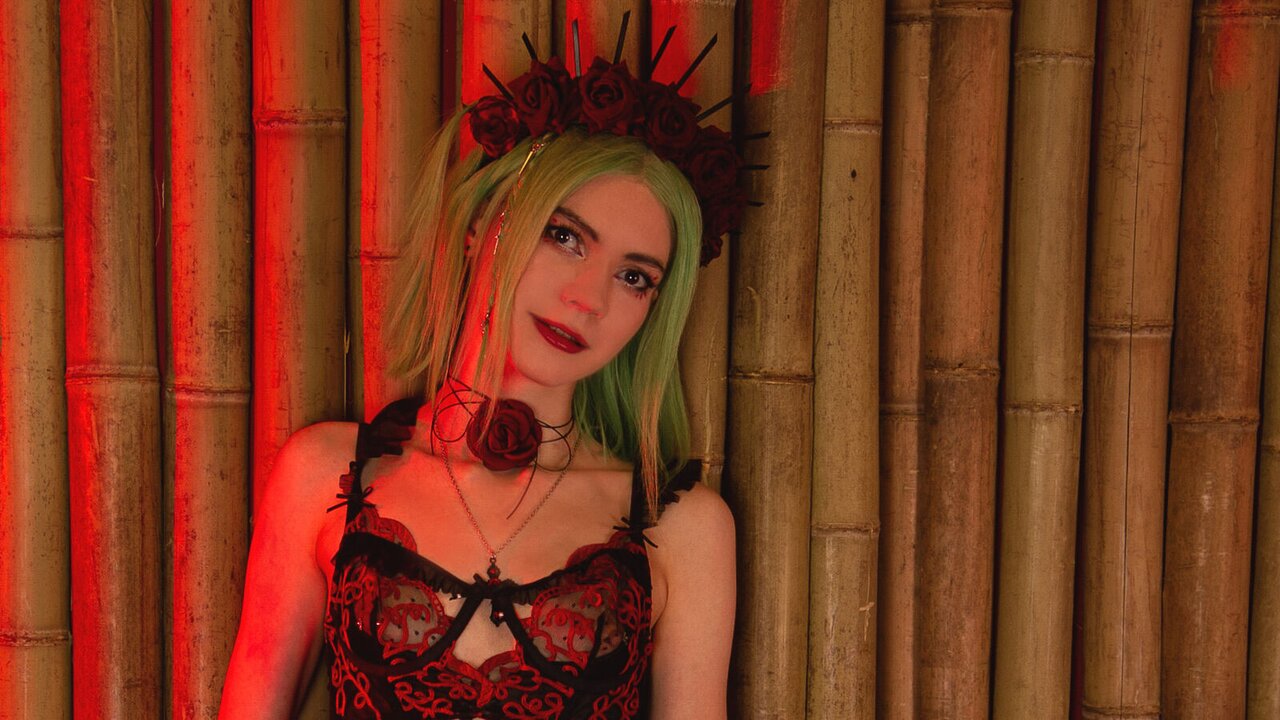 Join HelenaHarmon for Exclusive Live Webcam