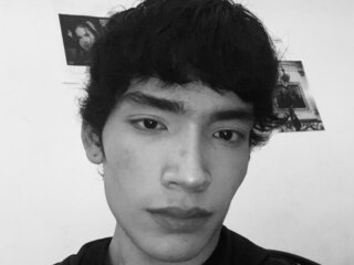 Join IsaacCollins for Exclusive Live Webcam