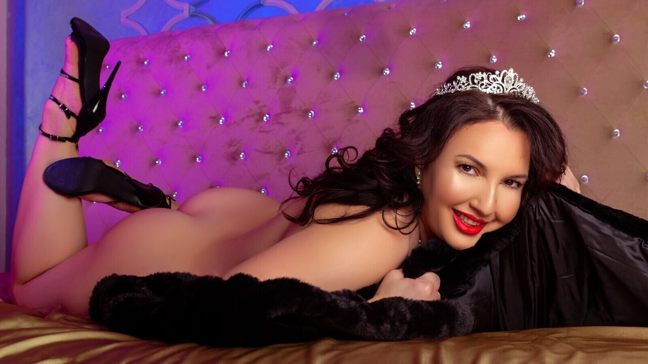 Join JudithCombs for Exclusive Live Webcam