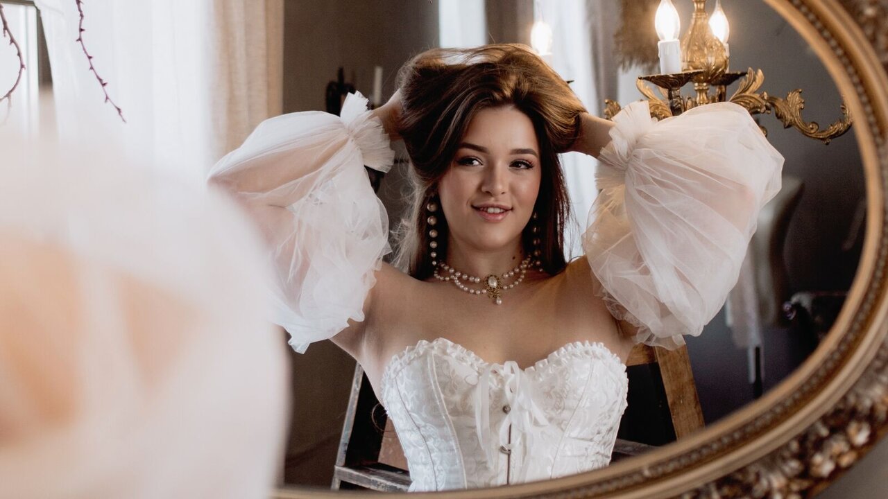 Join KristinaLiss for Exclusive Live Webcam