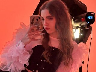 Join LynnaSciullo for Exclusive Live Webcam