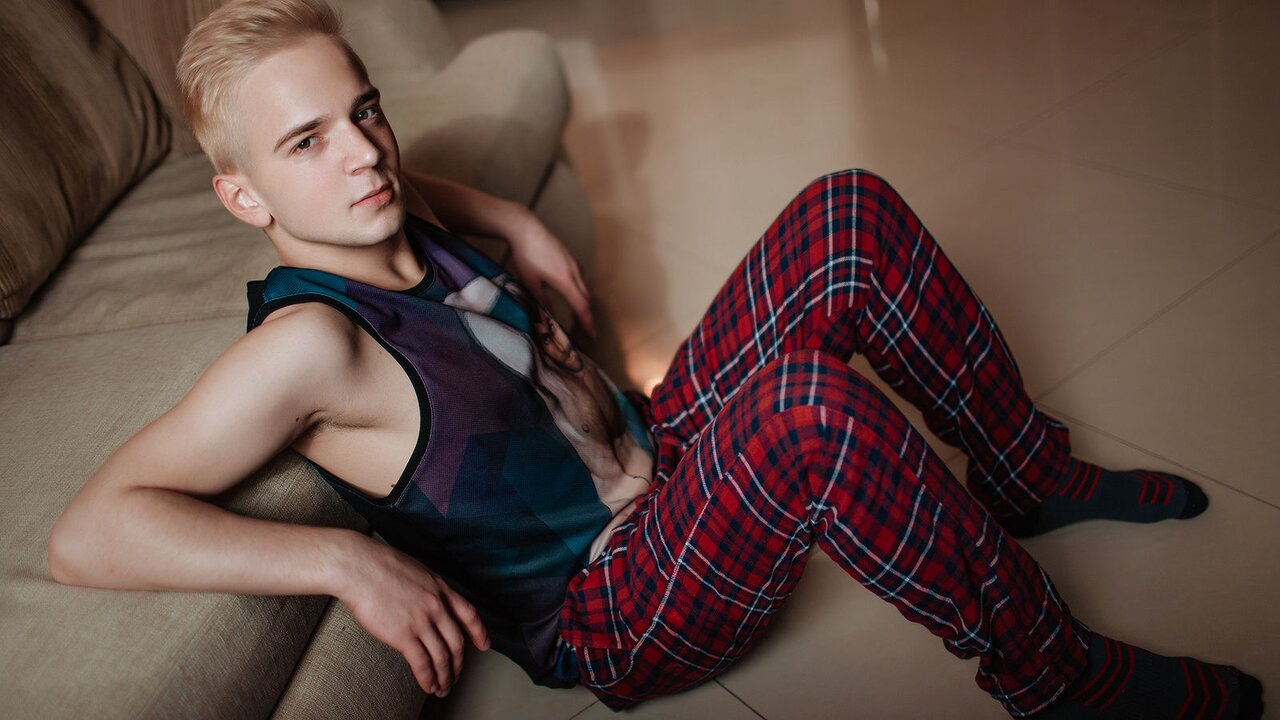 Join OstinDavis for Exclusive Live Webcam