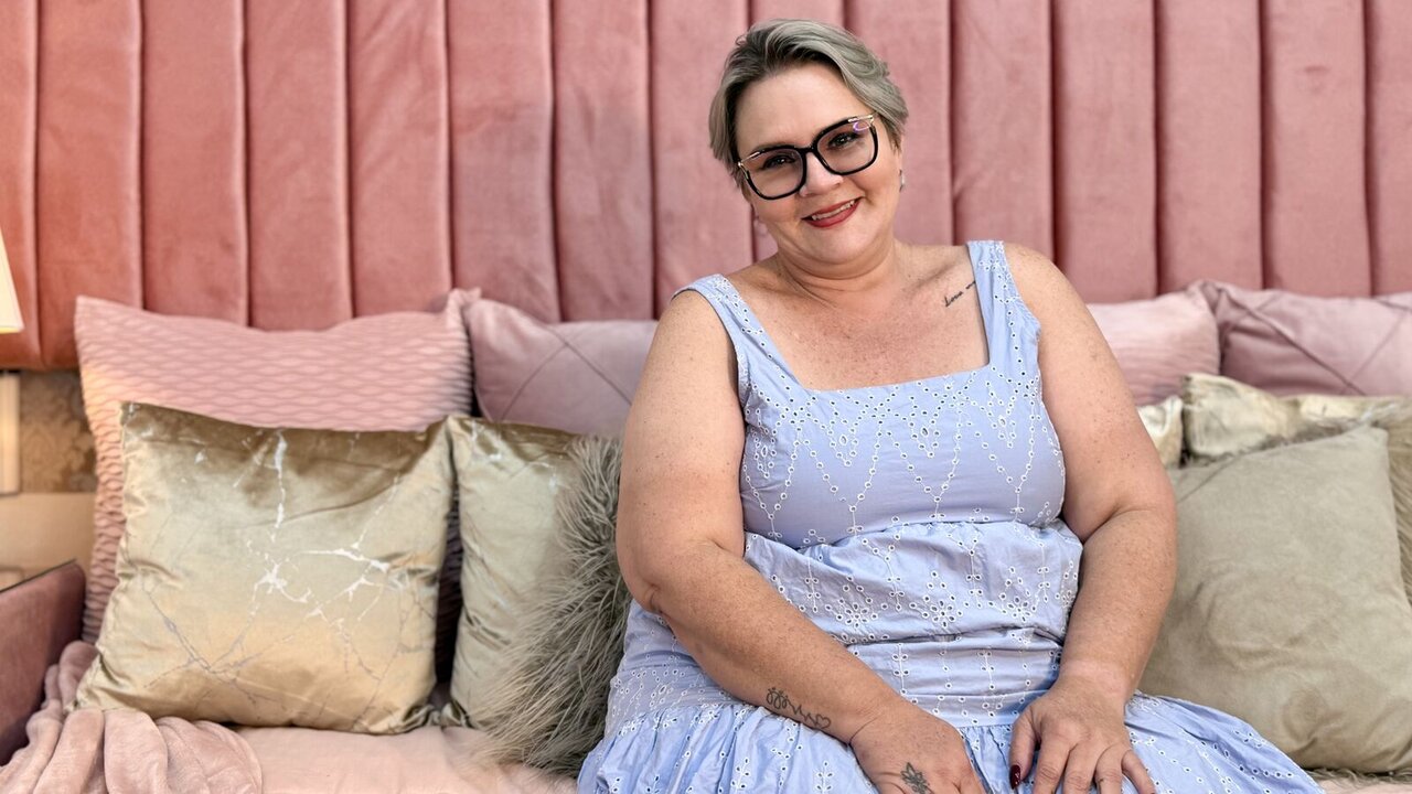 Join SalmaBelucci for Exclusive Live Webcam