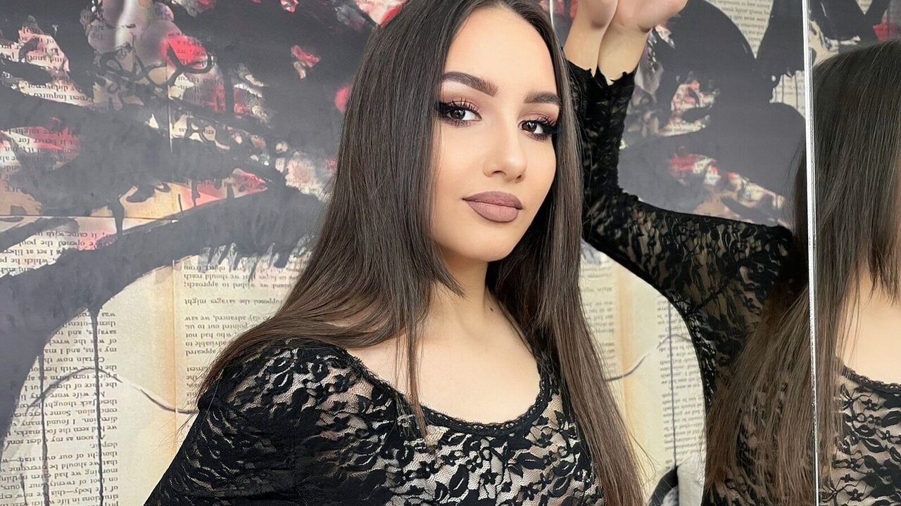 Join SieraJax for Exclusive Live Webcam